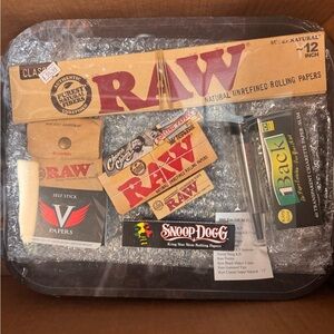 RAW Rolling Papers and Accessories Set
